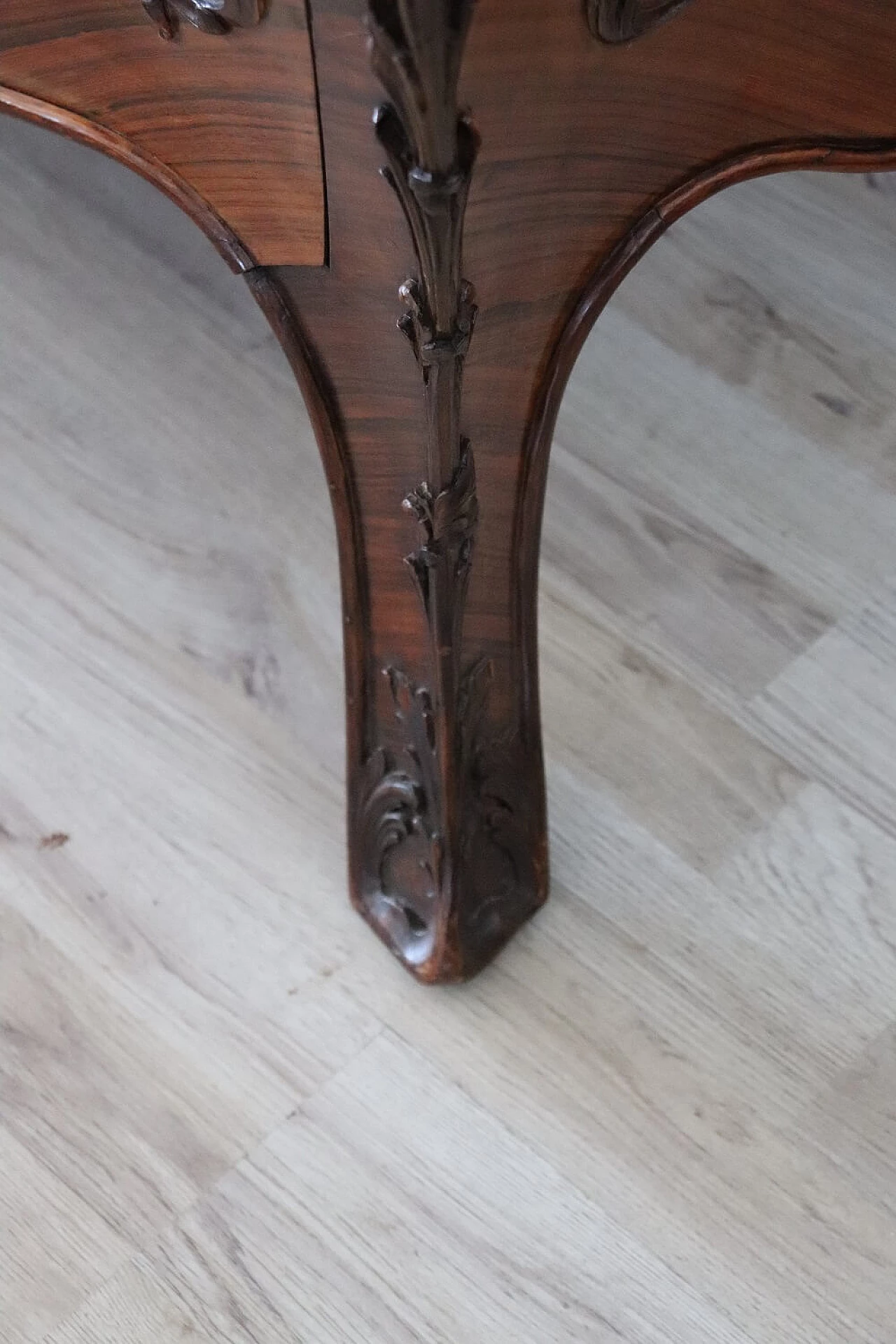 Louis XV style rounded chest of drawers in rosewood, 20th century 3