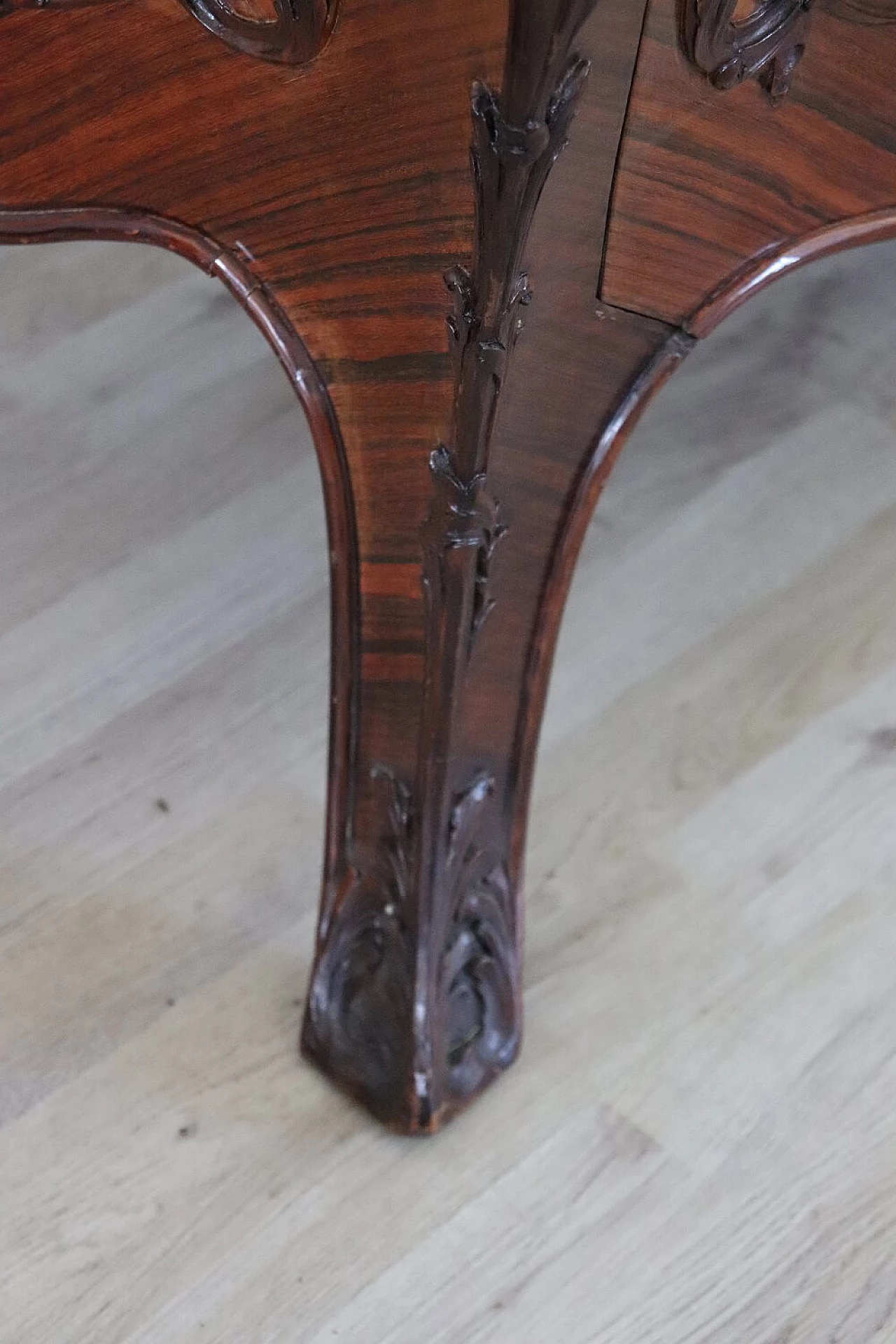 Louis XV style rounded chest of drawers in rosewood, 20th century 5