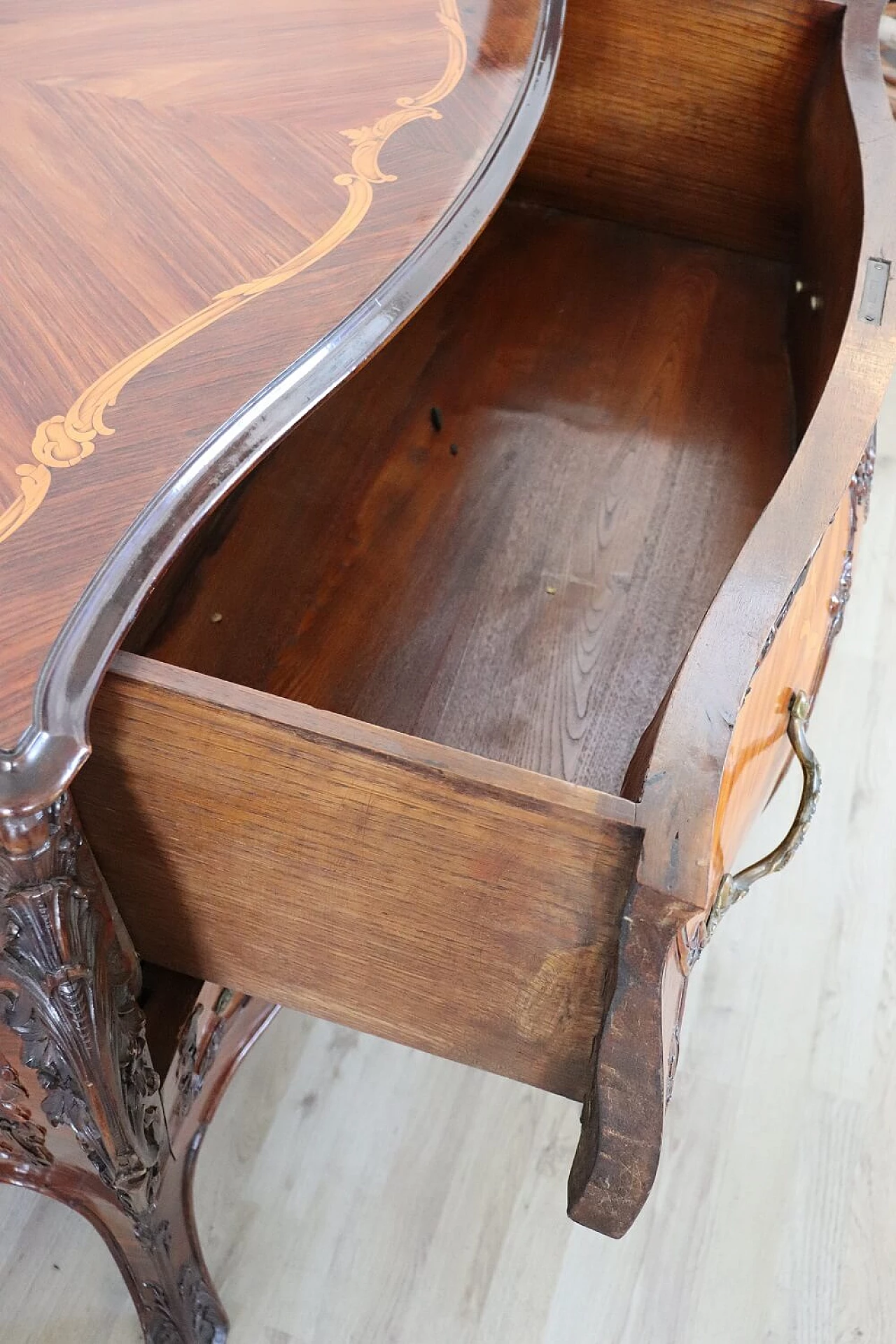 Louis XV style rounded chest of drawers in rosewood, 20th century 9