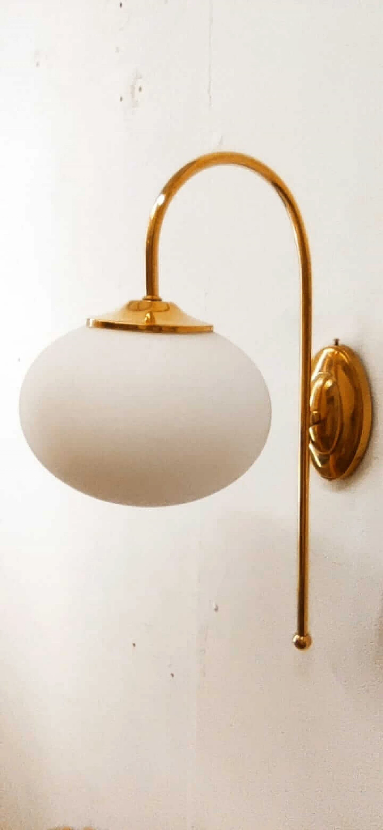 Brass wall light with oval glass, 1960s 4