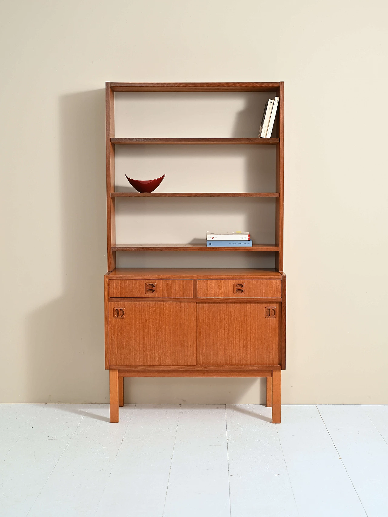 Libreria in teak con ripiani ed anta scorrevole, anni '60 3