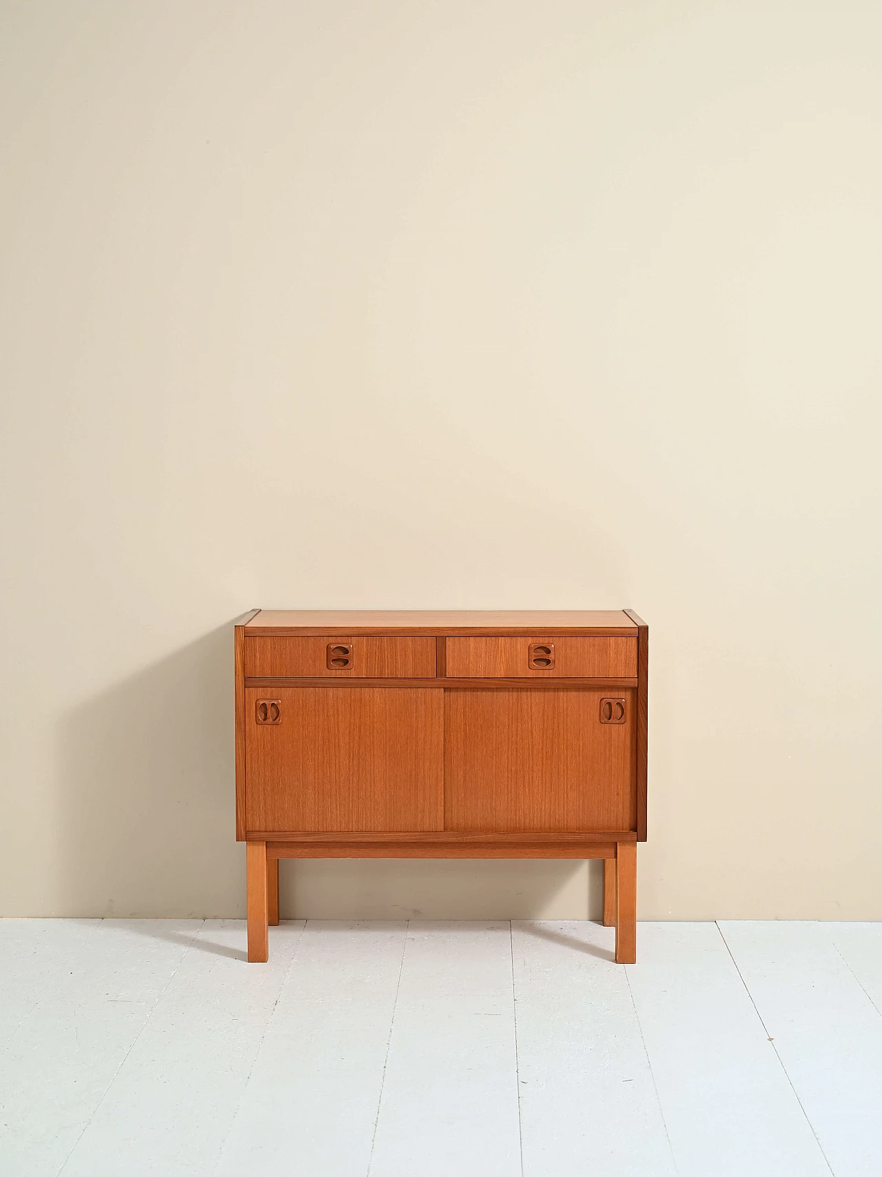 Libreria in teak con ripiani ed anta scorrevole, anni '60 10