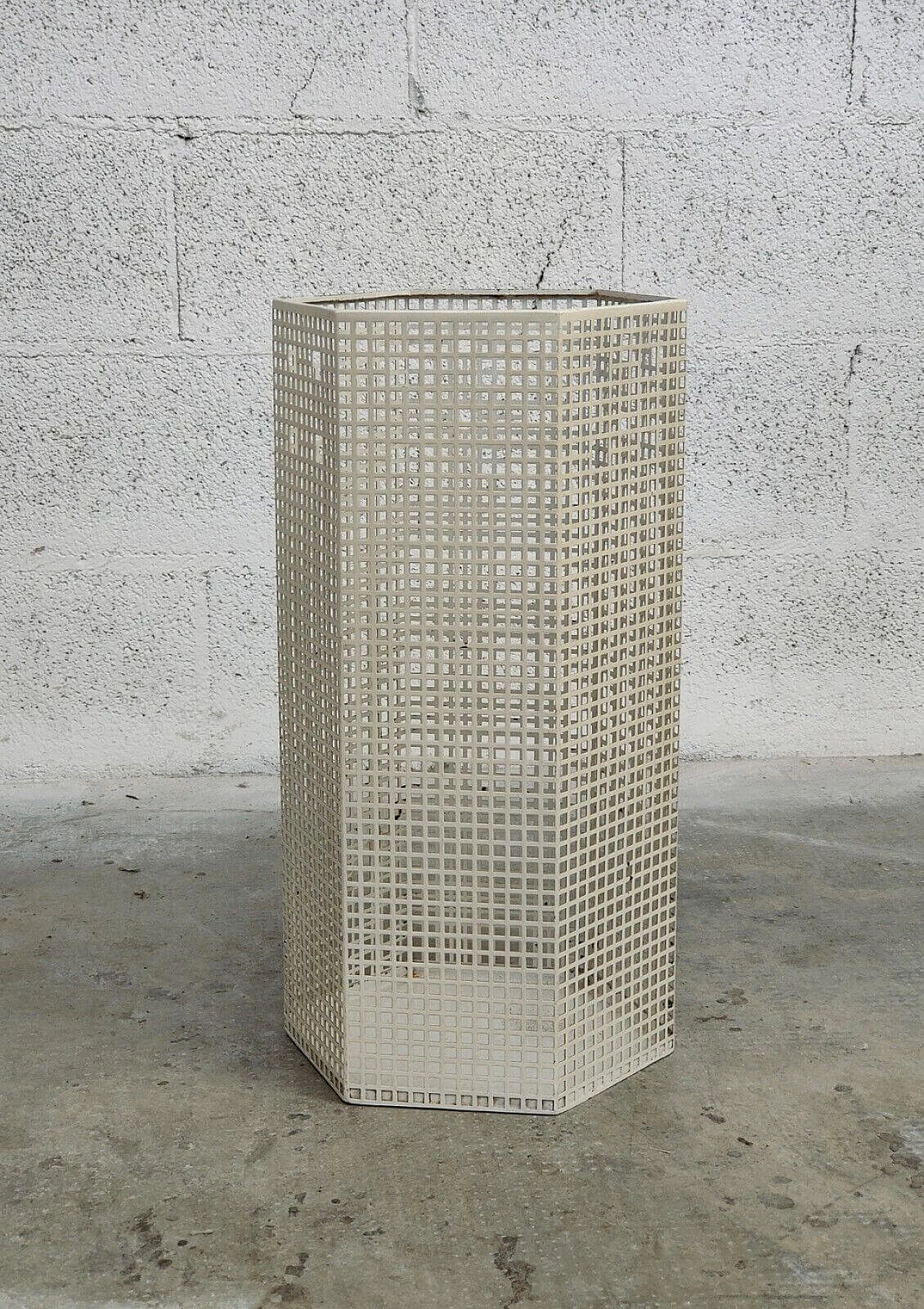 Portaombrelli in metallo di  Josef Hoffmann per Bieffeplast, anni '80 6
