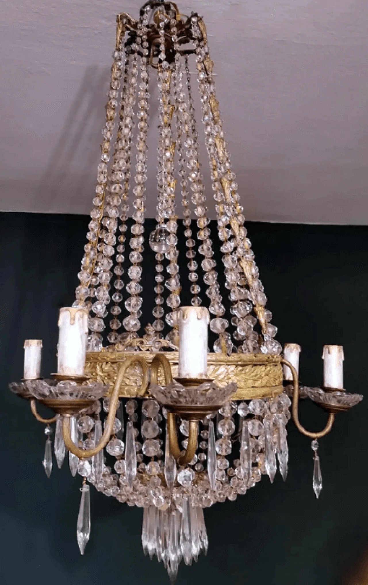 Louis XVI-style hot air balloon chandelier made of lead crystal and gilded brass, 17th century 4