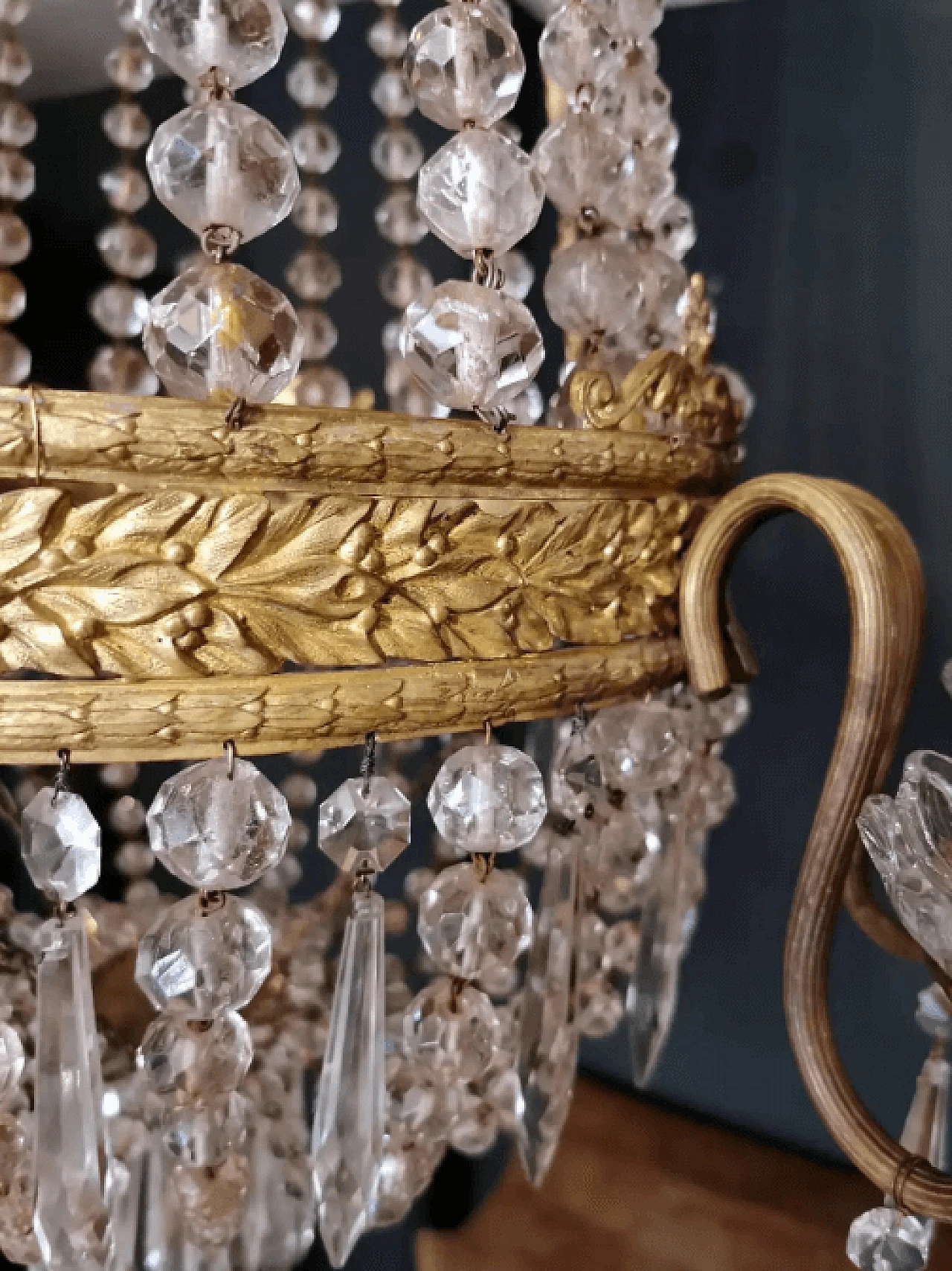 Louis XVI-style hot air balloon chandelier made of lead crystal and gilded brass, 17th century 11