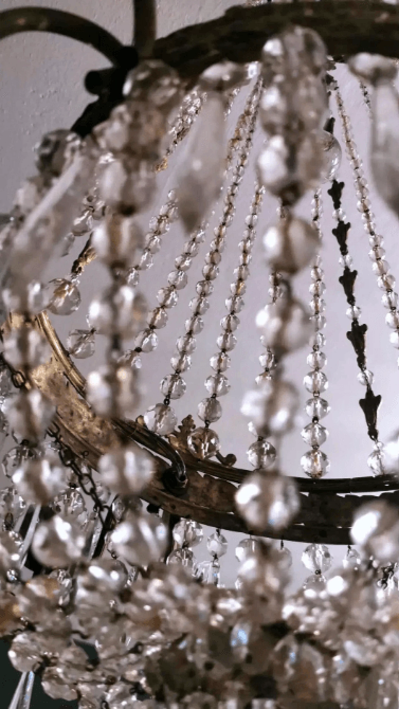 Louis XVI-style hot air balloon chandelier made of lead crystal and gilded brass, 17th century 18