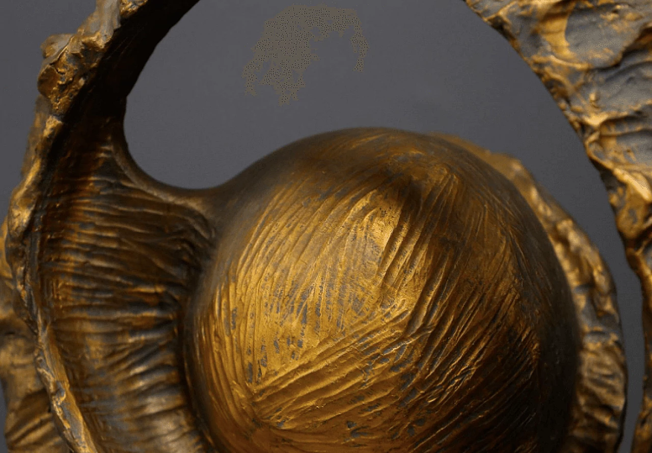 Biagio Romeo, metamorfosi di un pesce, scultura in bronzo dorato, 1987 5