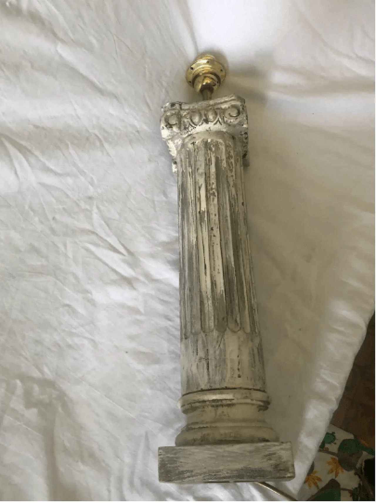 Coppia di lampade in legno laccato, anni '70 7