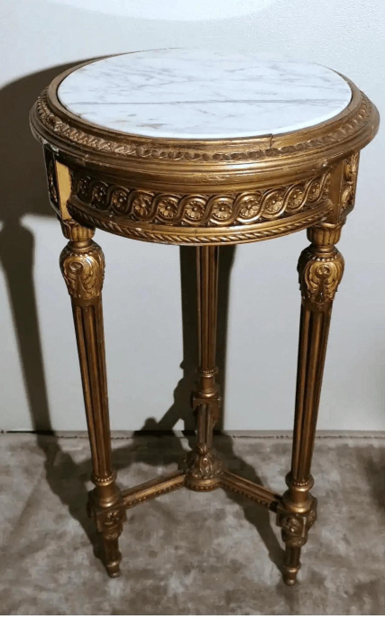 Louis XVI-style coffee table in gilded wood and Carrara marble, 1920s 4