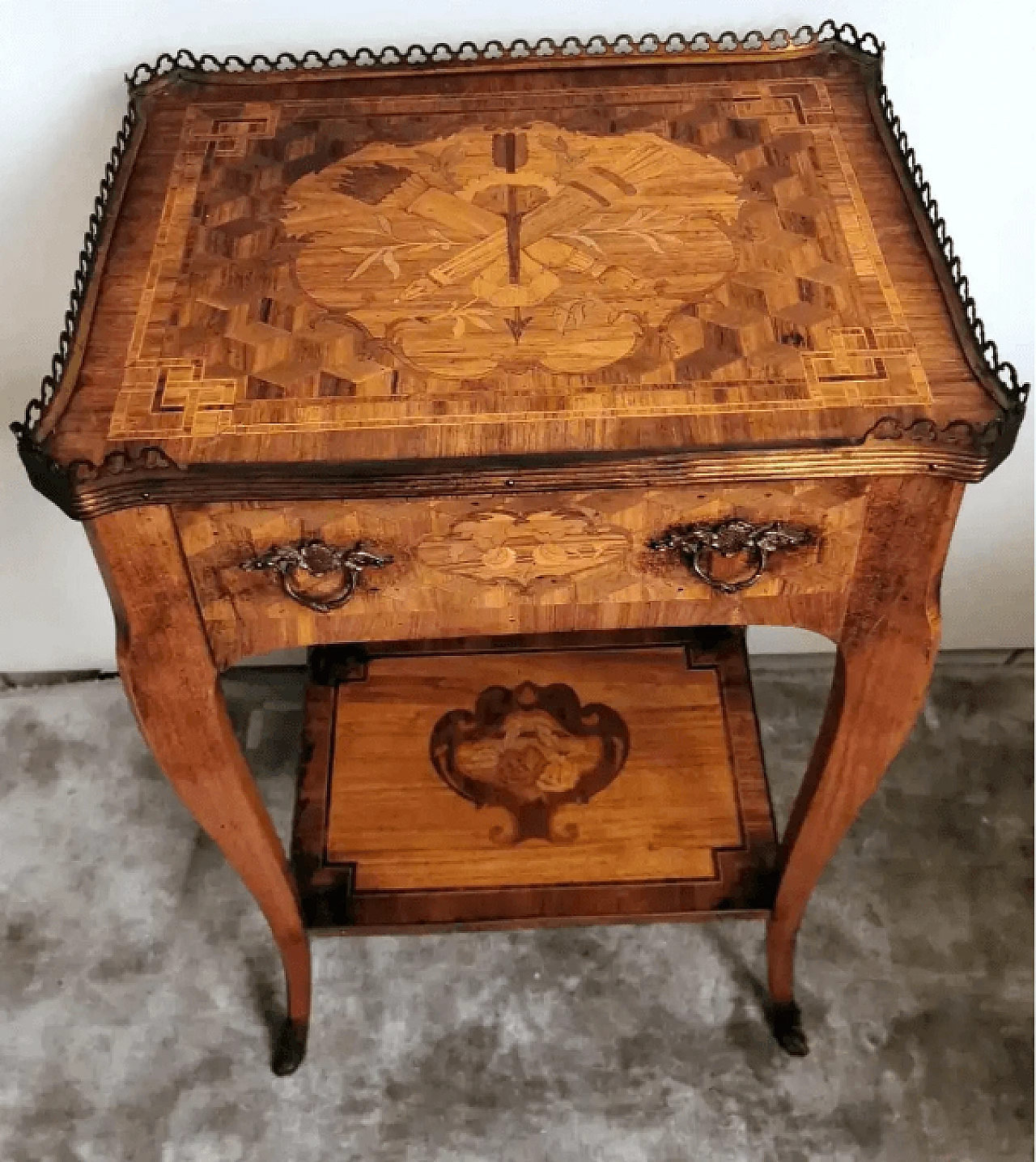 Louis XVI style bedside table in walnut wood, 18th century 2