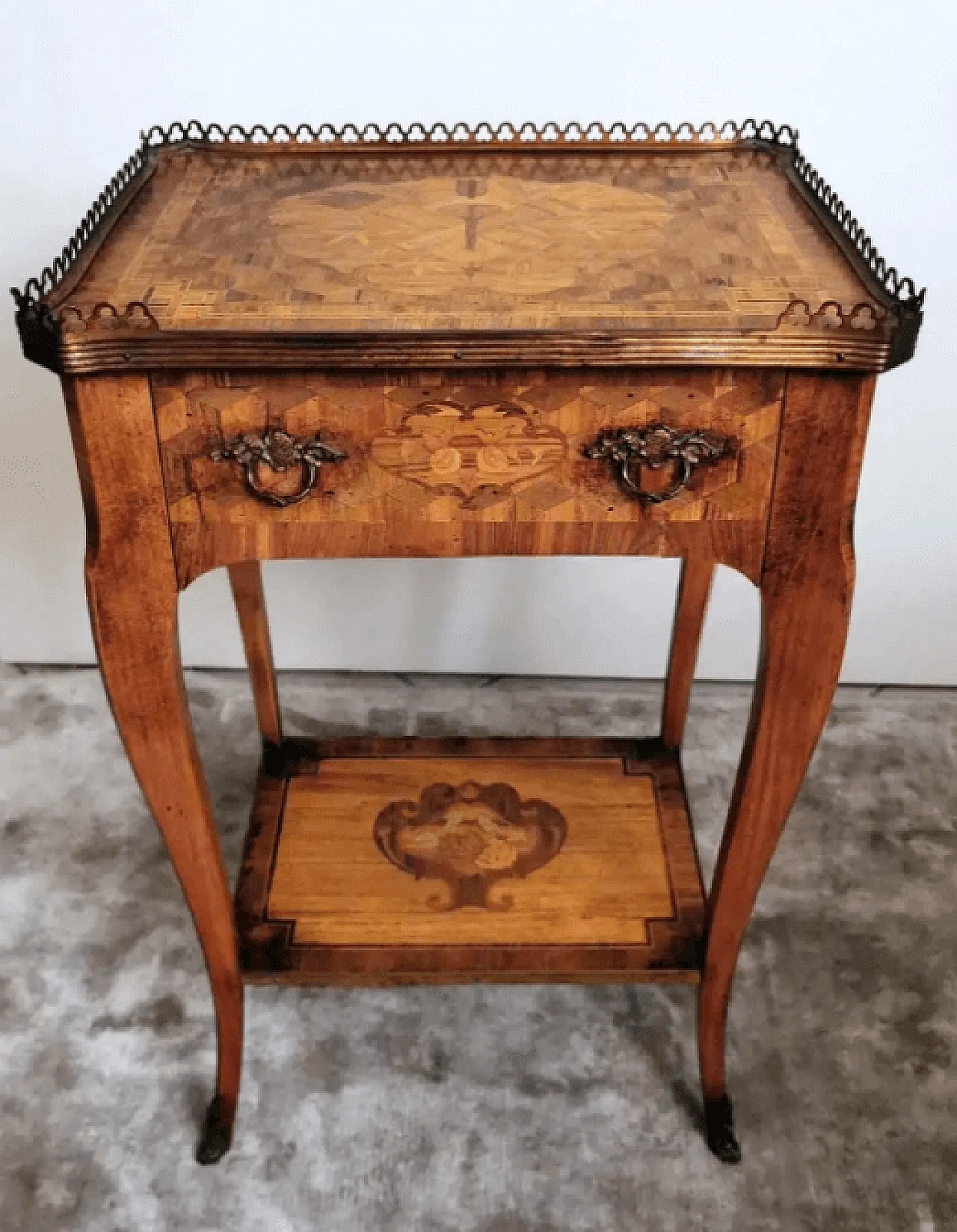 Louis XVI style bedside table in walnut wood, 18th century 4