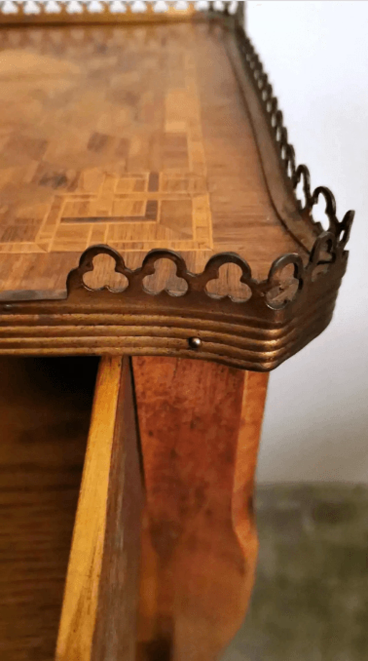 Louis XVI style bedside table in walnut wood, 18th century 12