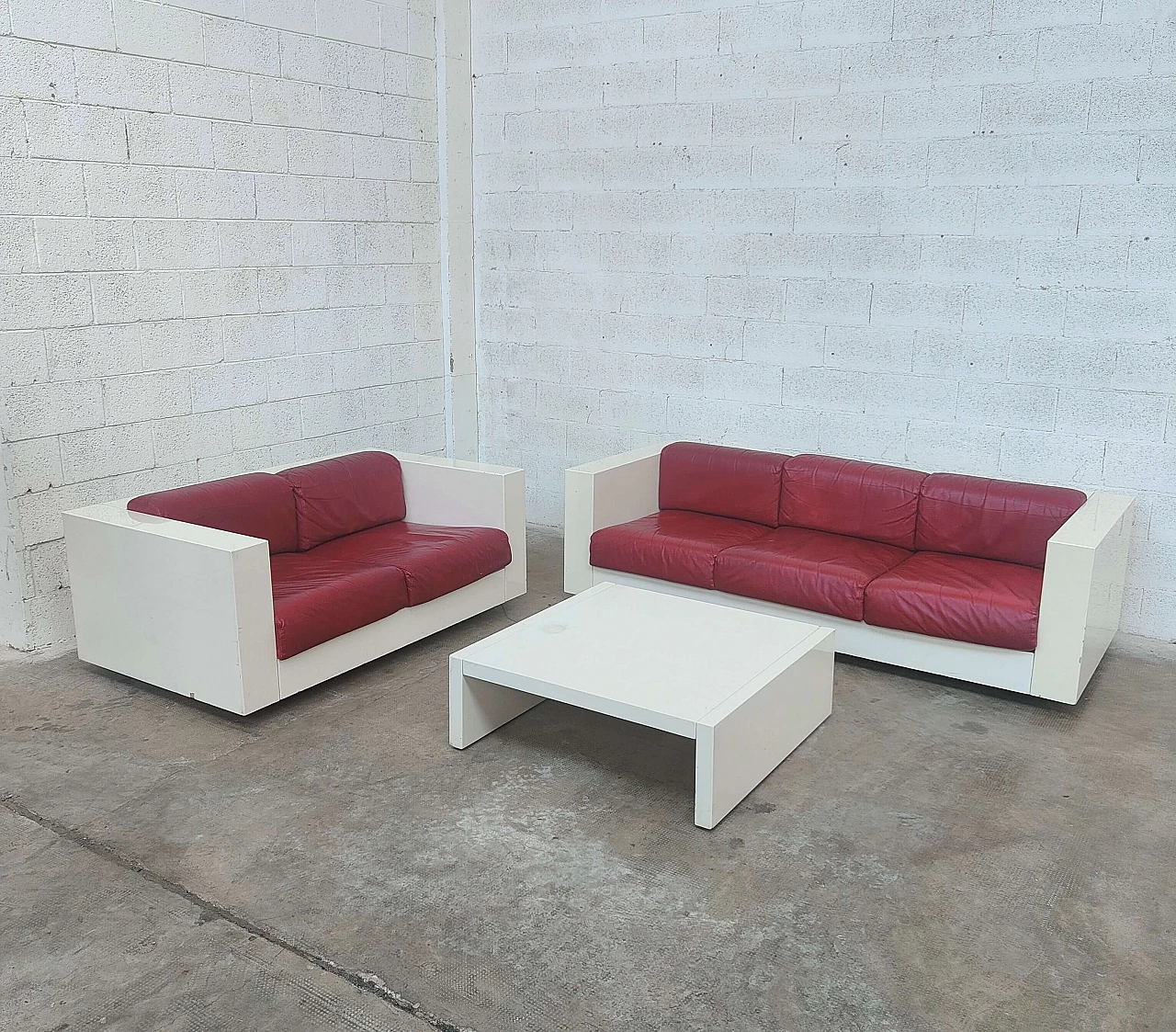 Pair of Saratoga sofas and coffee table by Lella and Massimo Vignelli for Saratoga, 1964 1