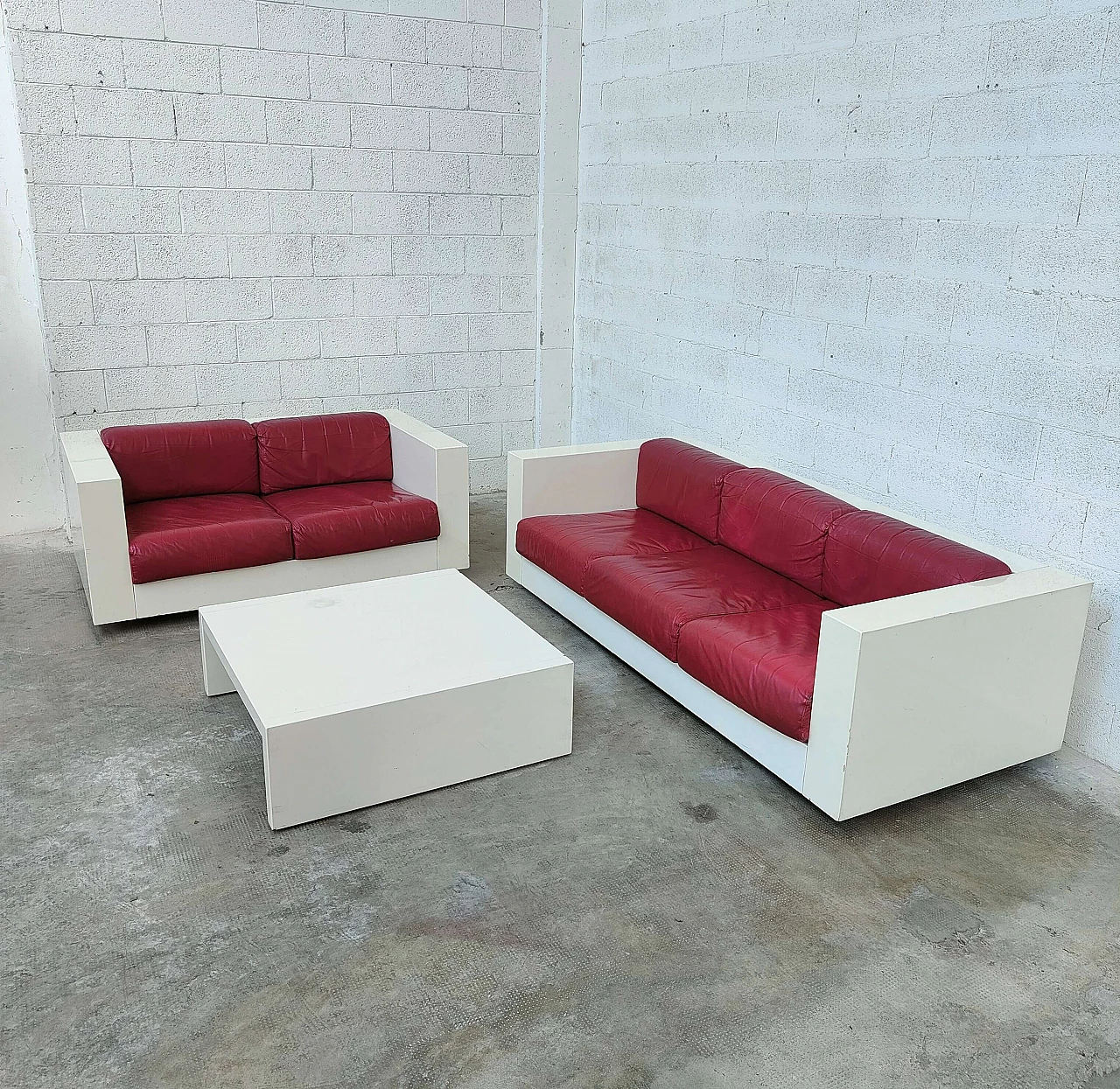 Pair of Saratoga sofas and coffee table by Lella and Massimo Vignelli for Saratoga, 1964 7