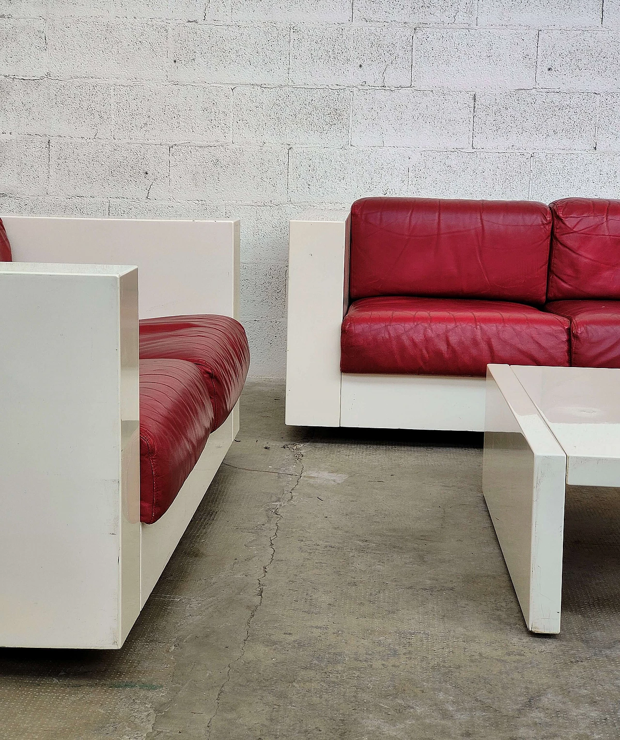 Pair of Saratoga sofas and coffee table by Lella and Massimo Vignelli for Saratoga, 1964 8