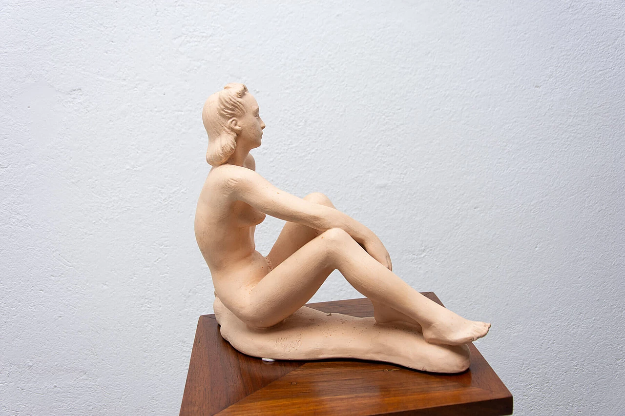 Ceramic sculpture depicting a female nude, 1940s 9