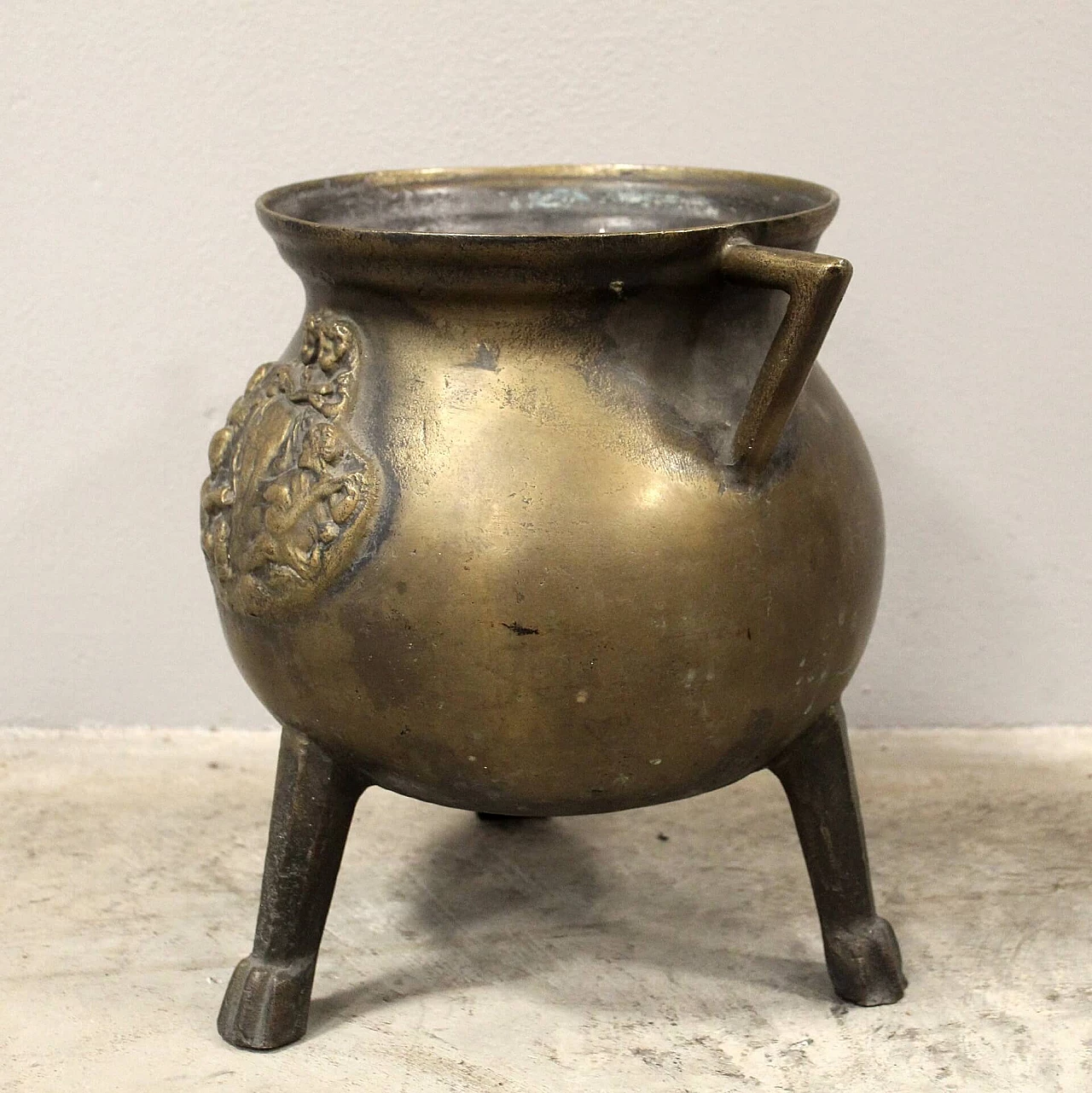 Rounded bronze vase, 19th century 2
