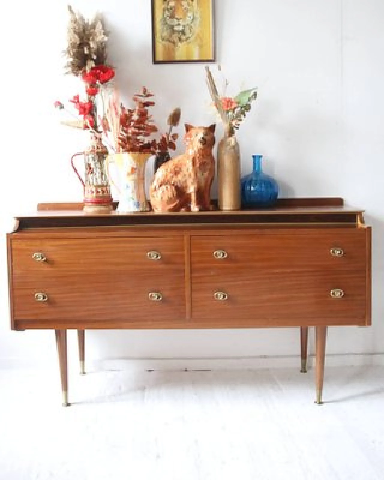 Credenza inglese con gambe in dansette, anni '60 9