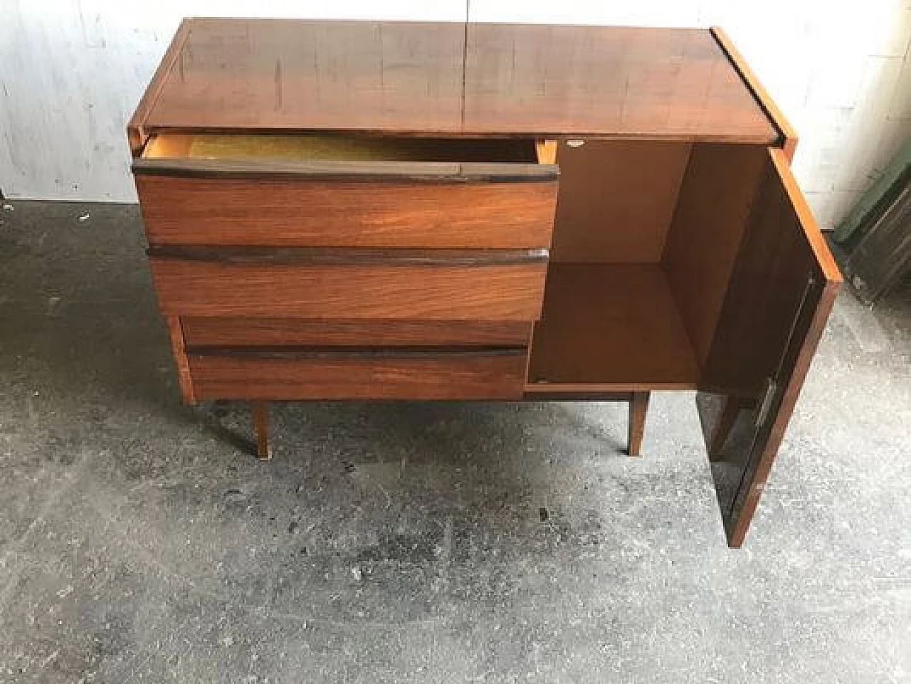 Credenza in legno di Interier Praha, anni '60 1