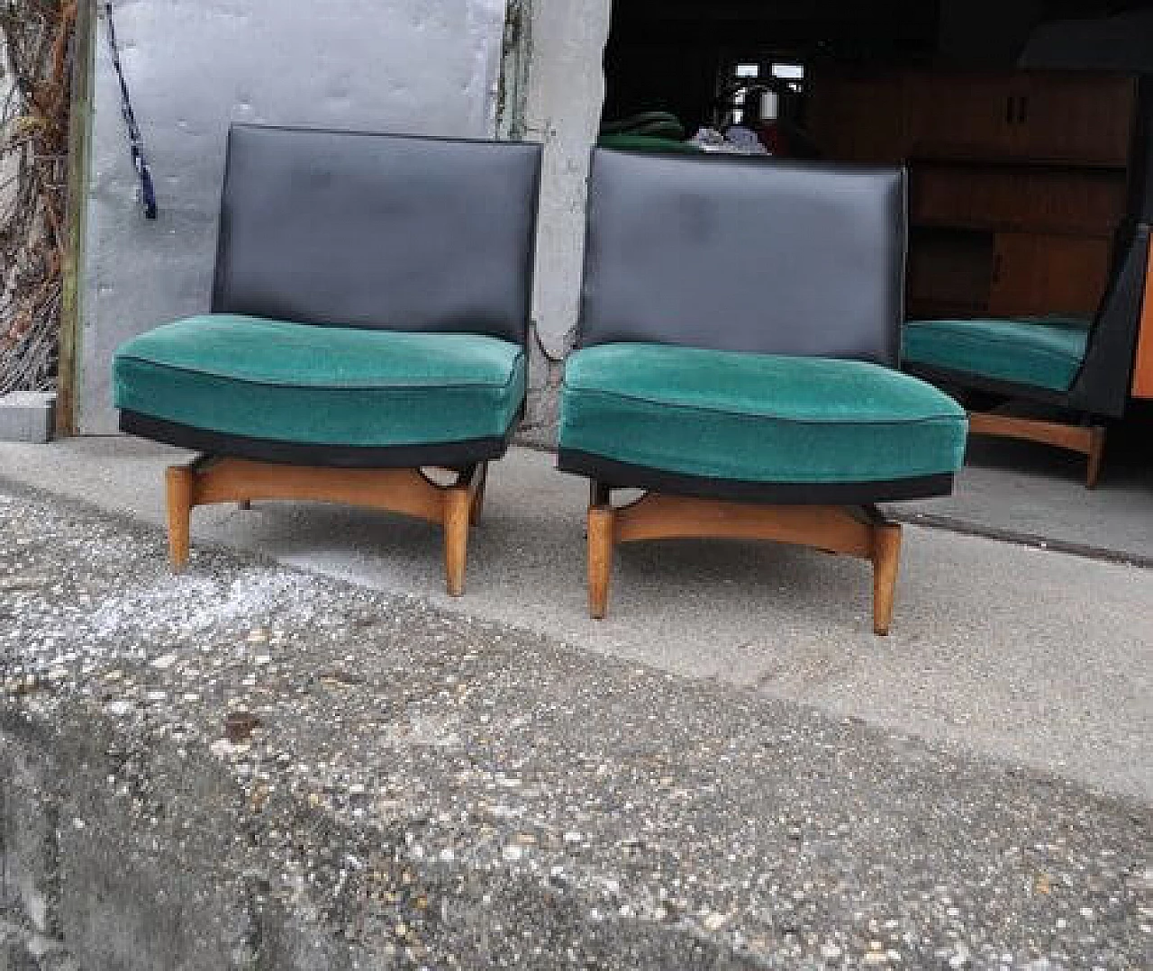 Coppia di poltrone danesi con divano e pouf,  anni '60 4