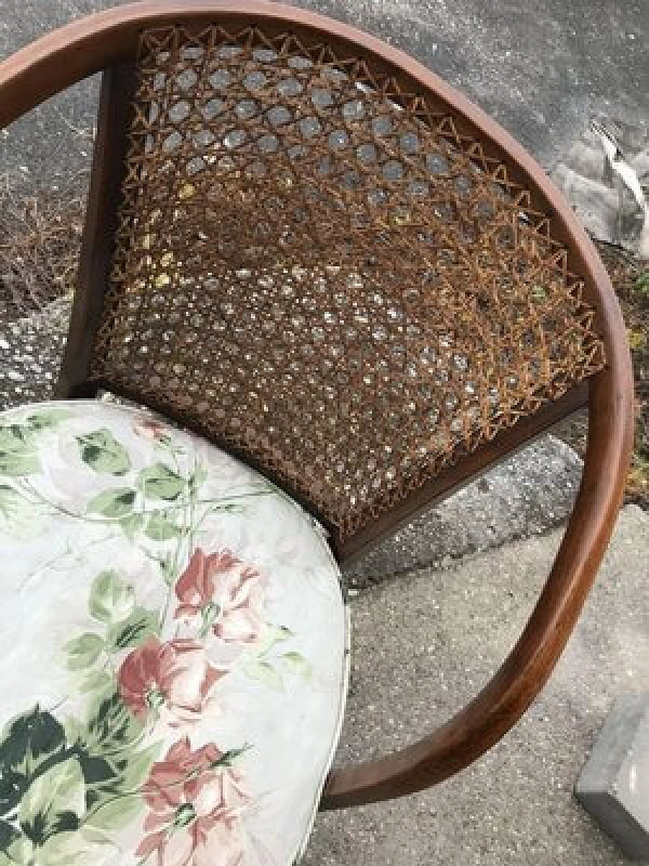 Poltrona in legno con seduta rivestita in stoffa floreale, anni '50 6