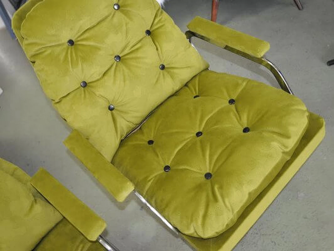 Coppia di poltrone e divano in stoffa verde, anni '60 12