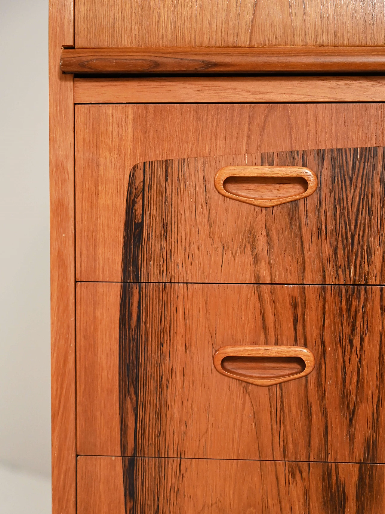 Secretaire in teak con cassetti e piano estraibile, anni '60 13