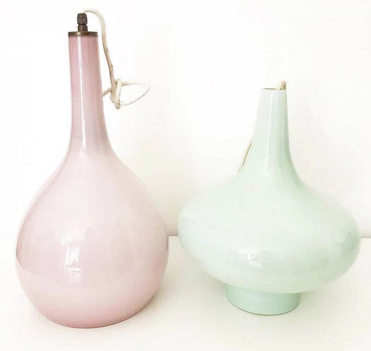Pair of pink and green pendant lamps by Vignelli for Venini, 1960s 3