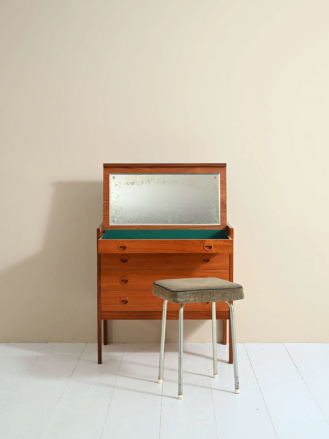 Cassettiera con toeletta e specchio, anni '60 2