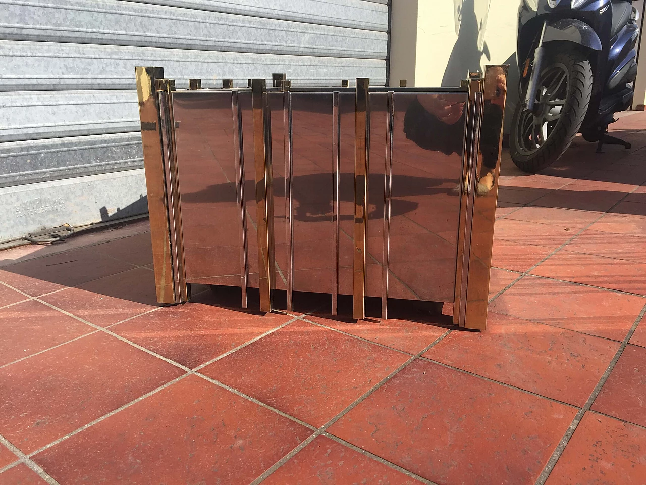 Fioriera in ottone e acciaio tirato a specchio, anni '70 3