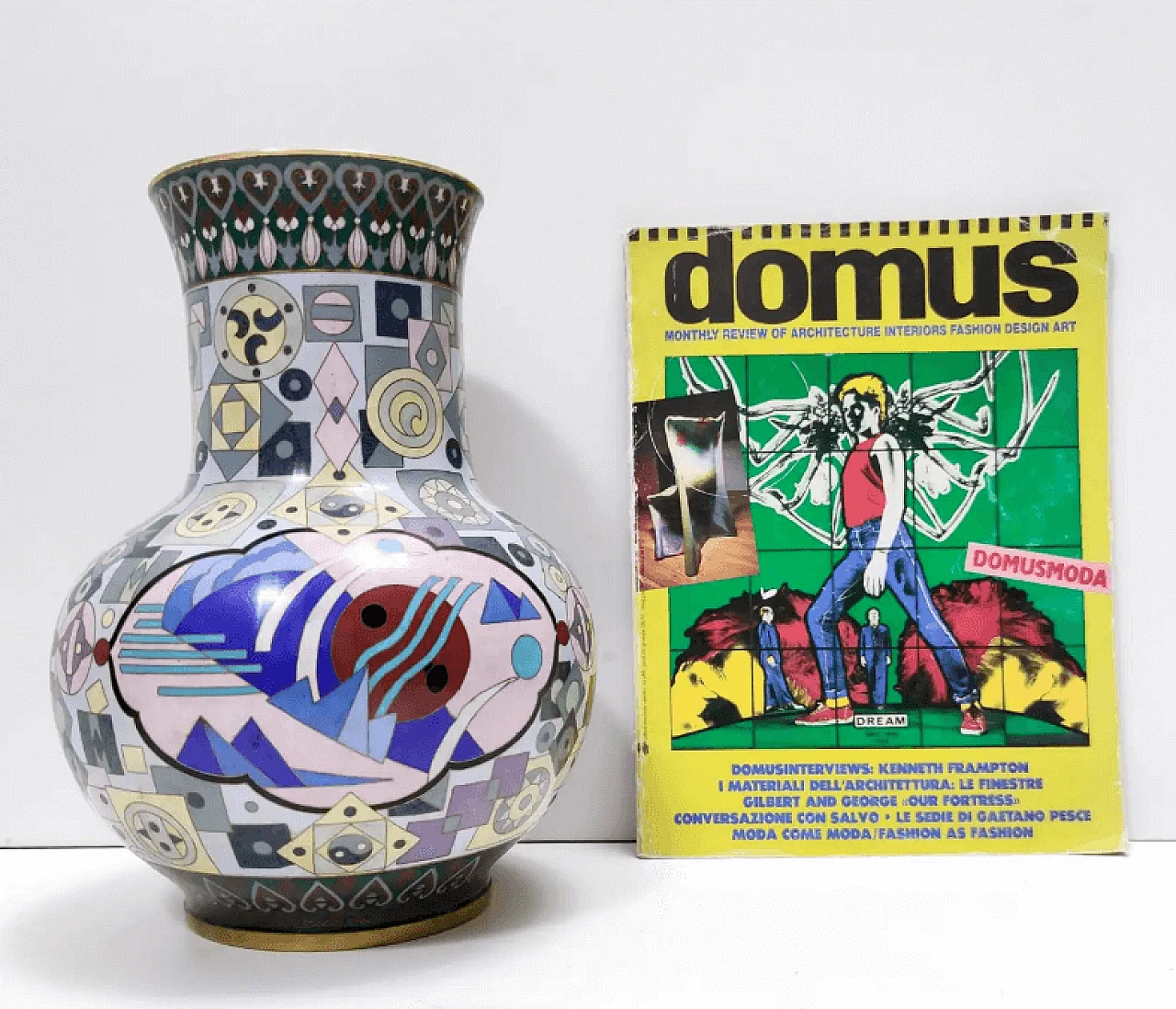 Vaso cinese di Jingfa Cloisonné colorato con base in ottone, anni '70 3