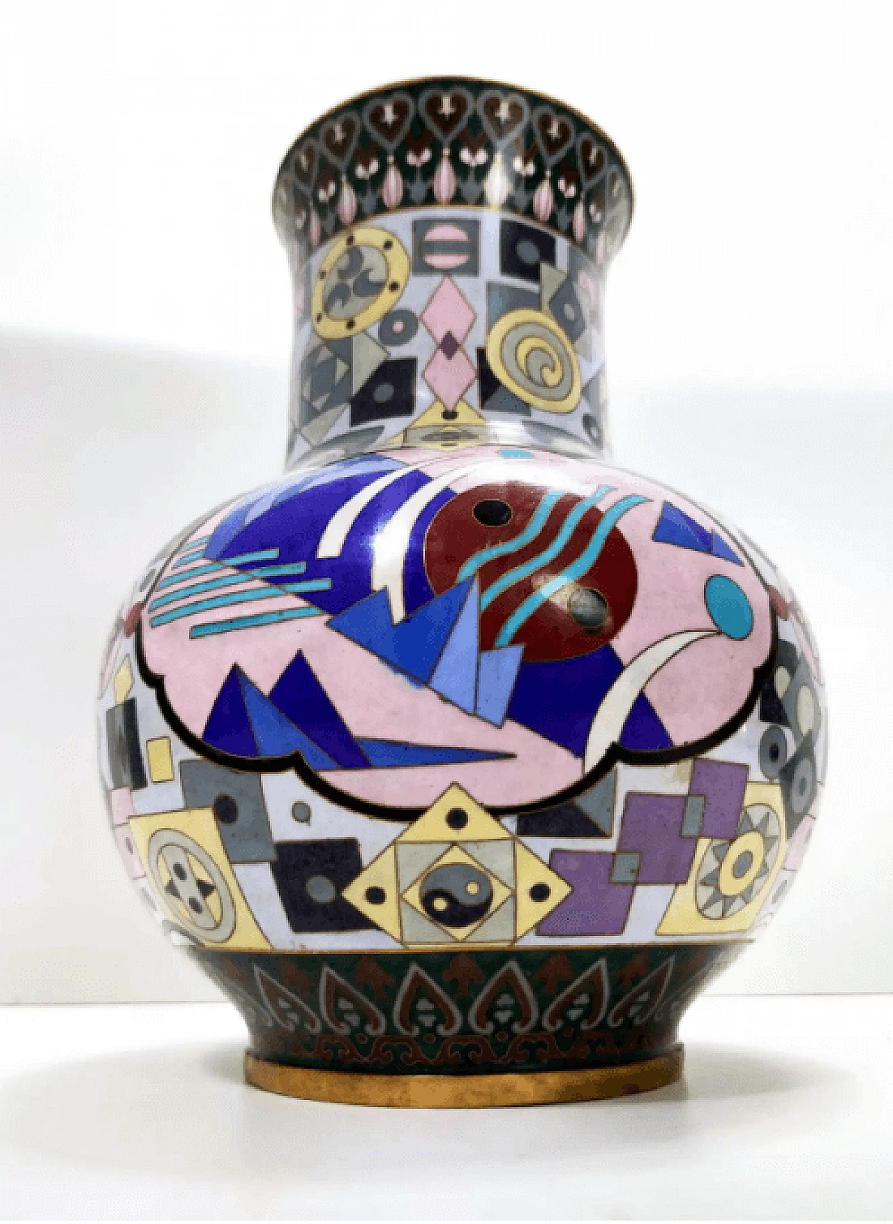 Vaso cinese di Jingfa Cloisonné colorato con base in ottone, anni '70 7