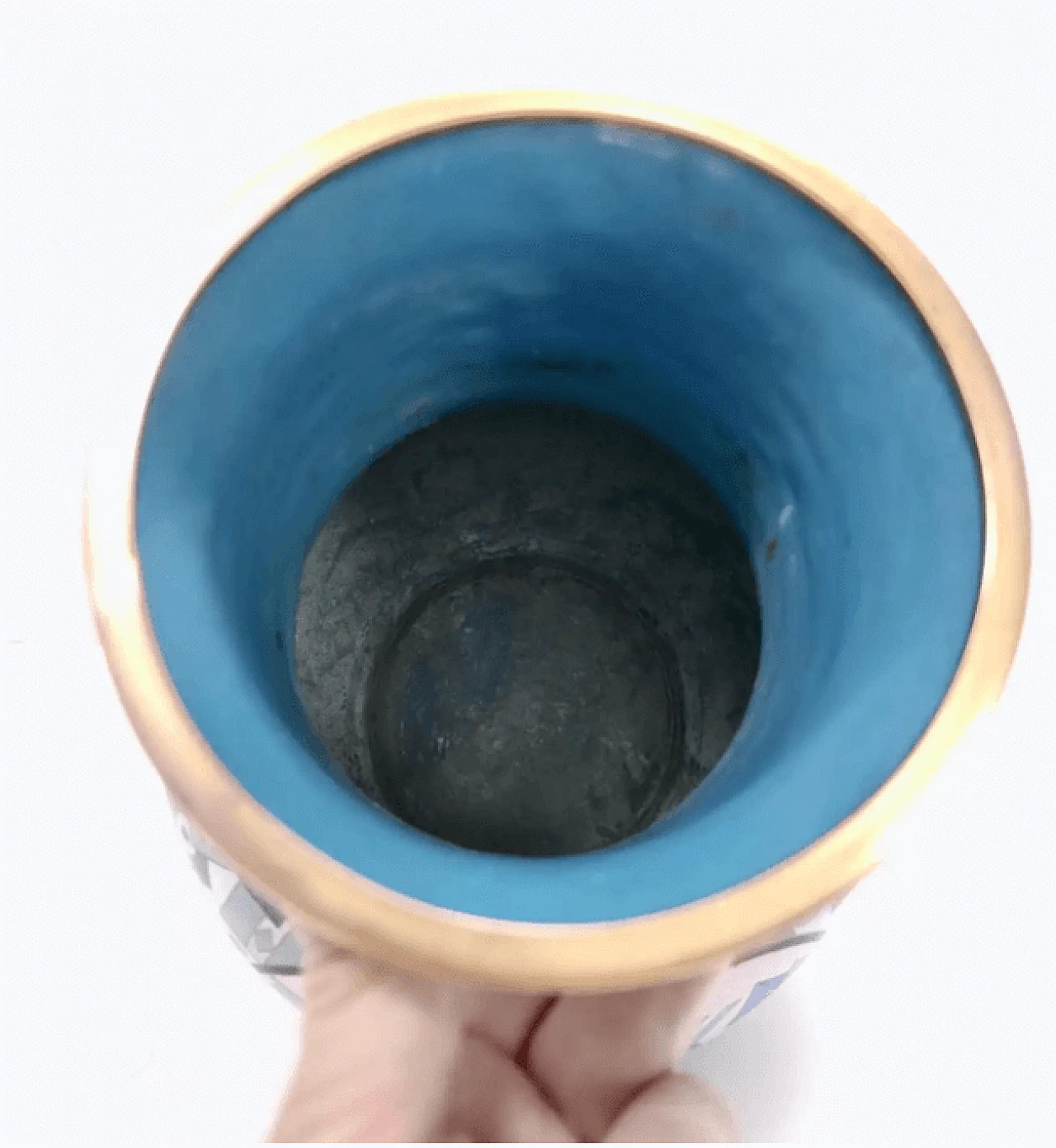 Vaso cinese di Jingfa Cloisonné colorato con base in ottone, anni '70 14
