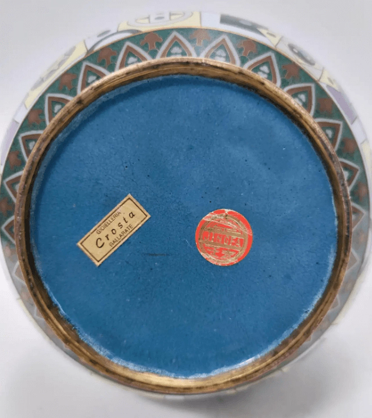 Vaso cinese di Jingfa Cloisonné colorato con base in ottone, anni '70 15