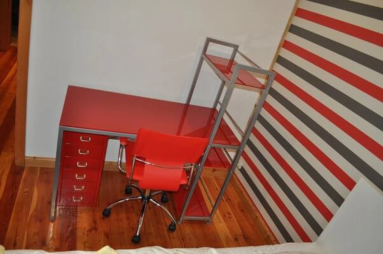 Scrivania Bauhaus rossa con sedia e mobiletto in metallo, anni '90 8
