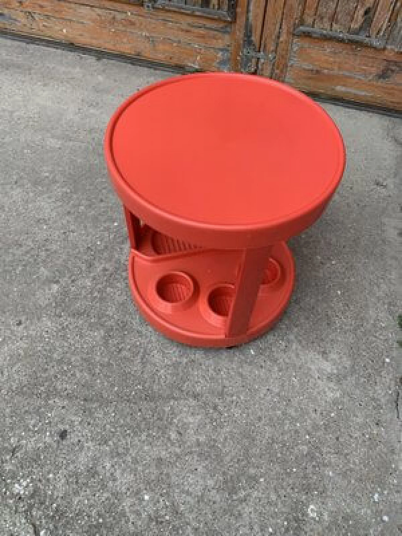 Red plastic bar trolley, 1970s 4