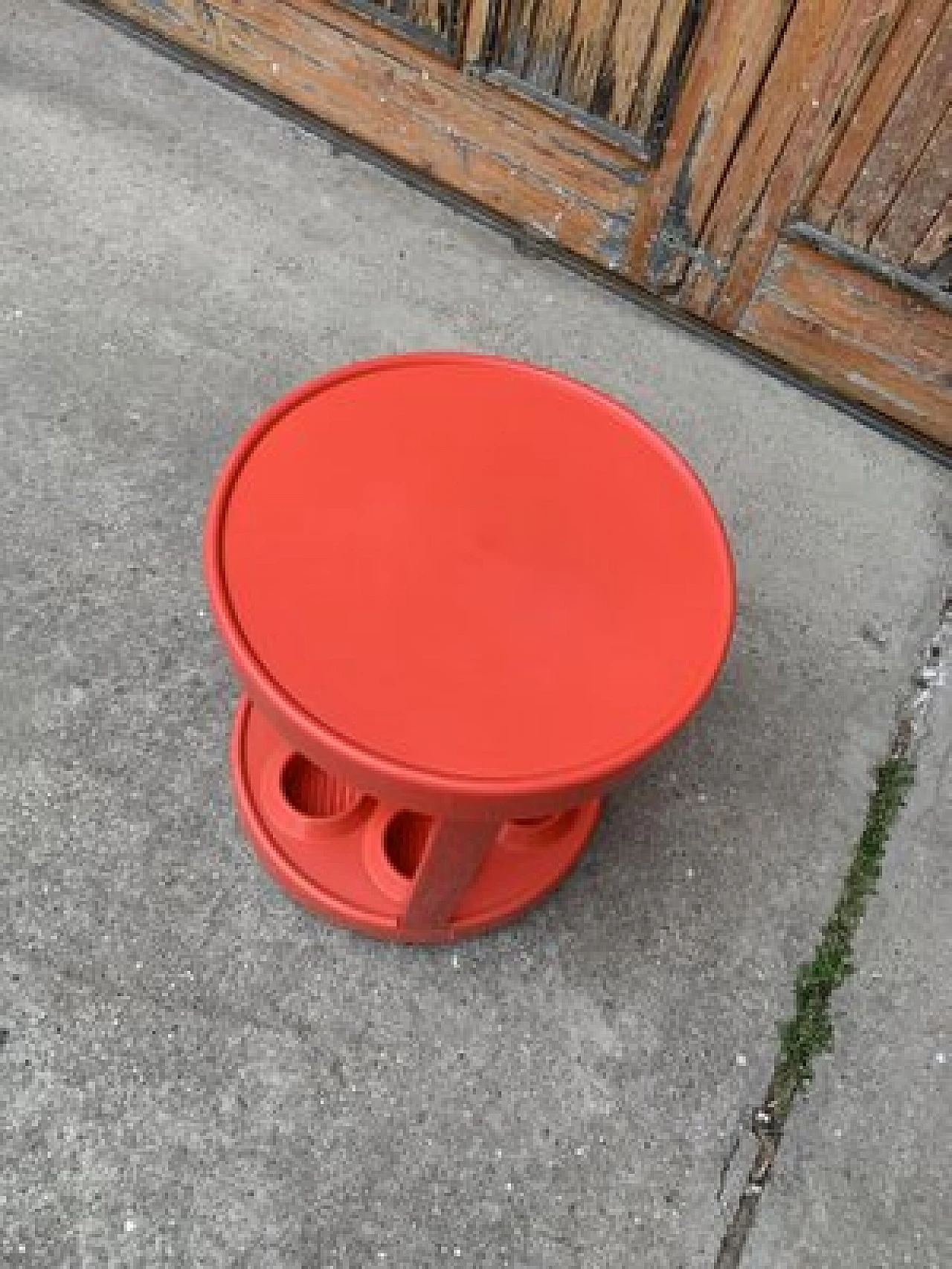 Red plastic bar trolley, 1970s 7