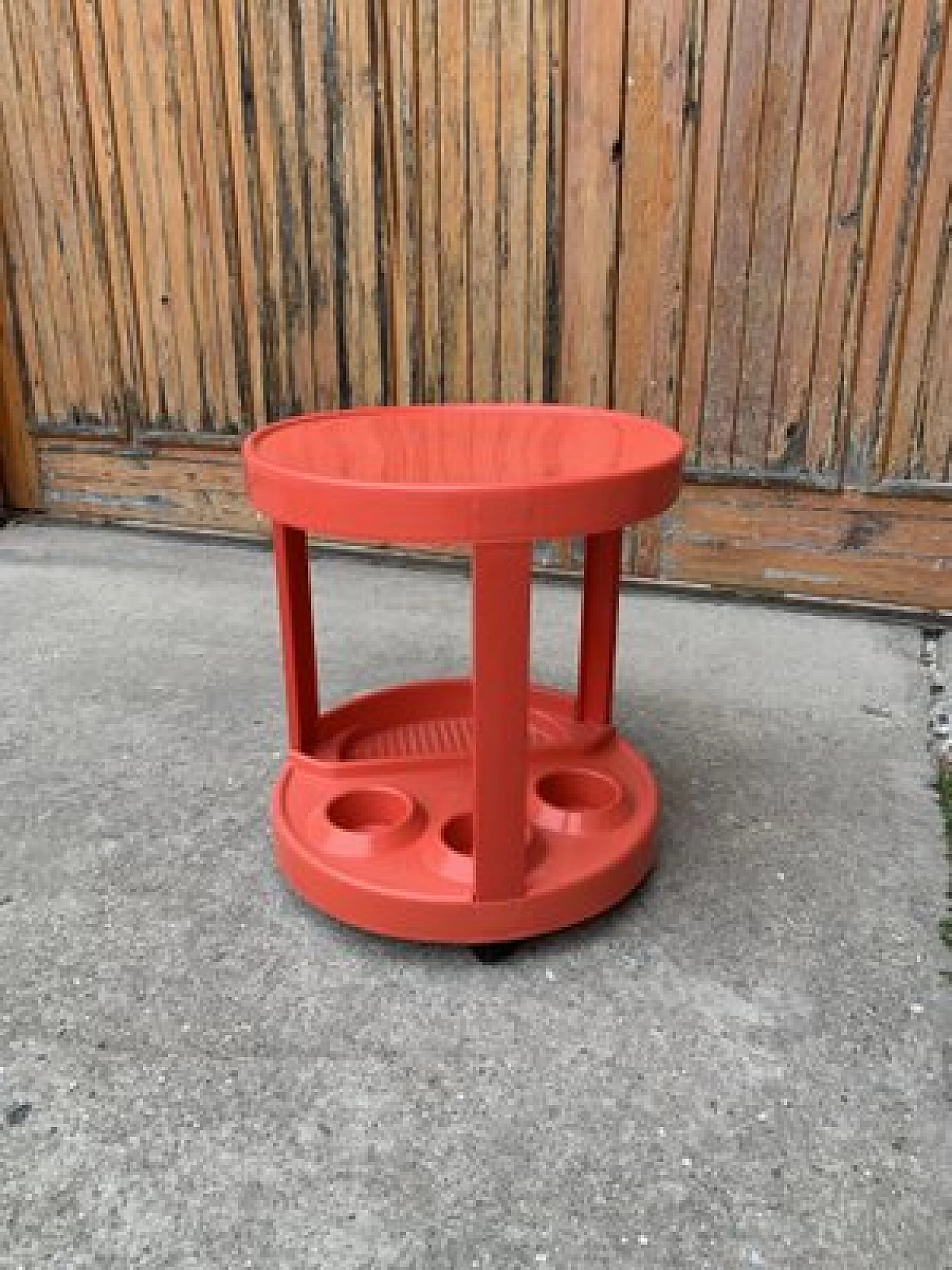 Red plastic bar trolley, 1970s 9