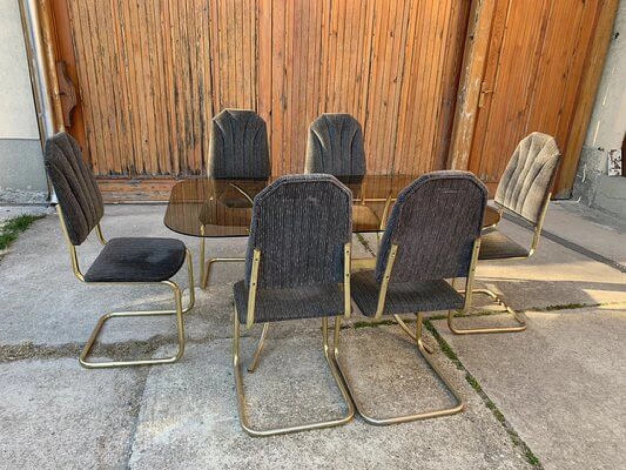 Dining table in glass with 6 chairs in brass, 1970s 3