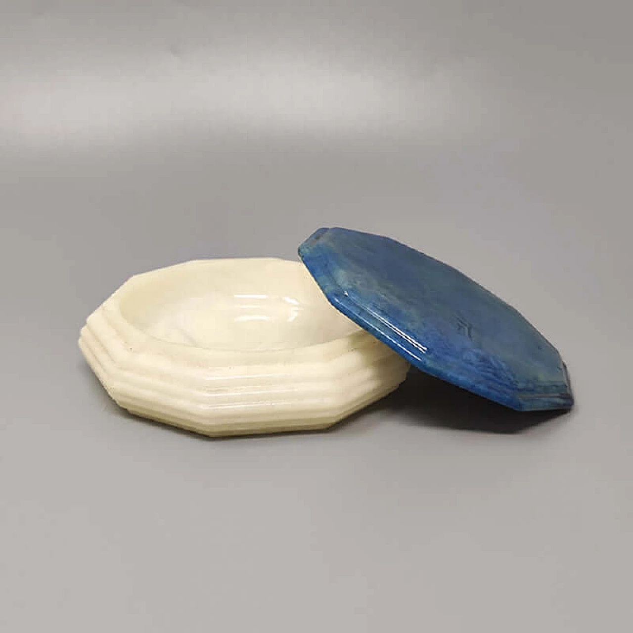 Scatola ottagonale blu e bianca in alabastro, anni '60 3
