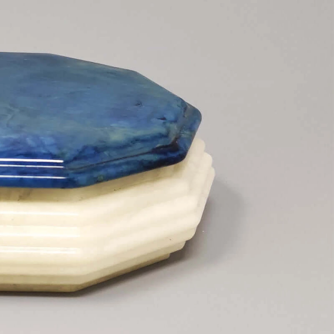 Scatola ottagonale blu e bianca in alabastro, anni '60 5