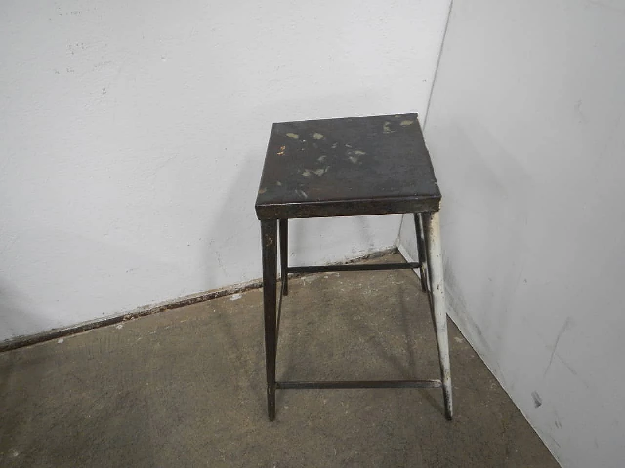 Sgabello da officina in ferro, anni '70 7