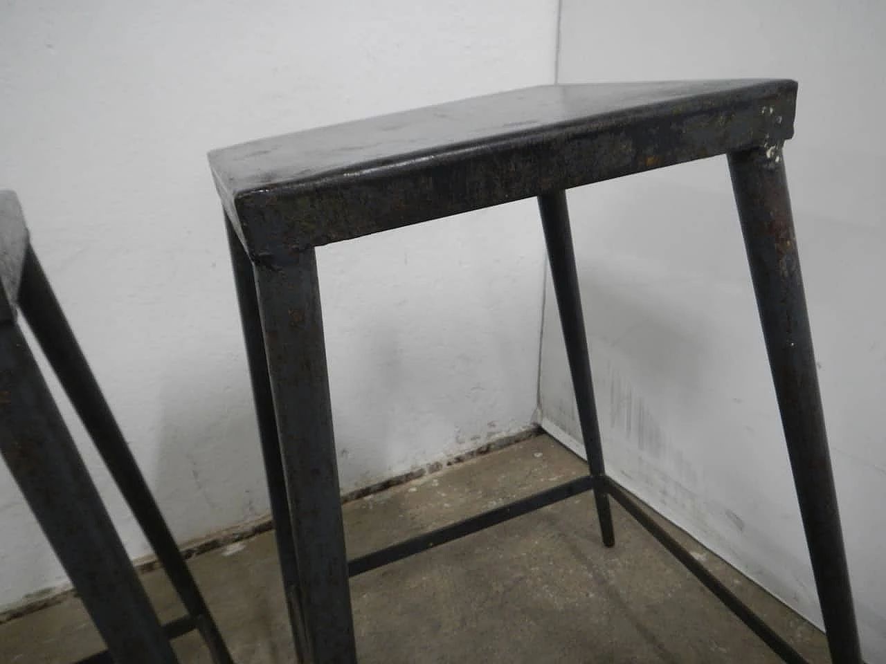 Coppia di sgabelli da officina in ferro, anni '70 2
