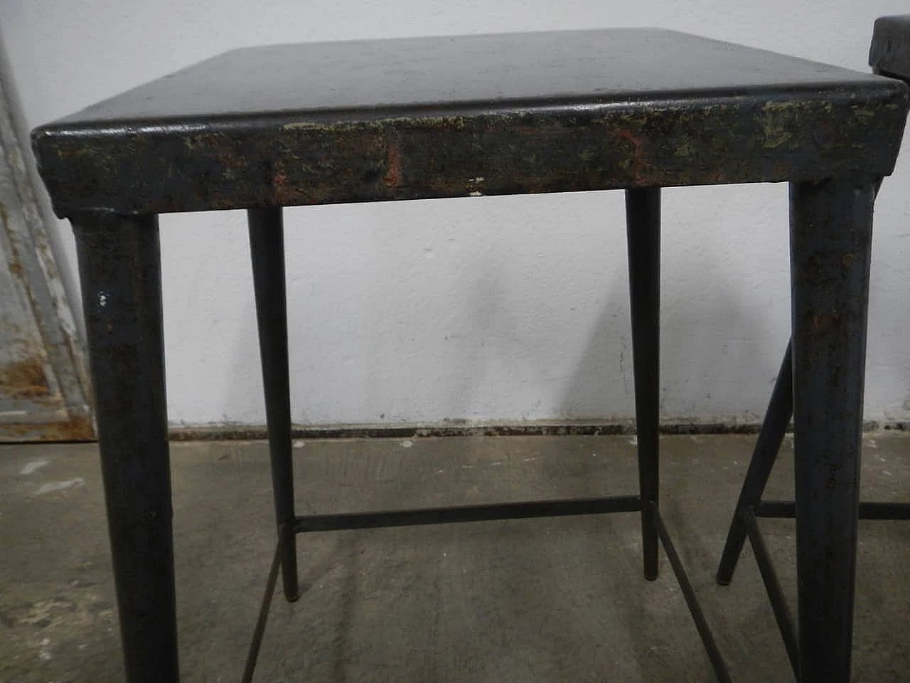 Coppia di sgabelli da officina in ferro, anni '70 4