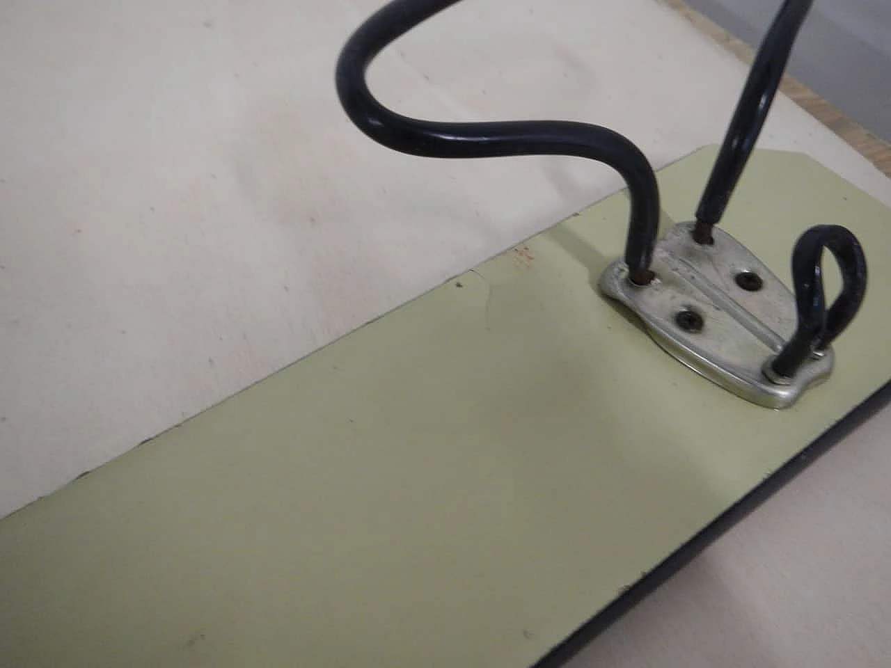 Appendiabiti in legno e formica, anni '60 2