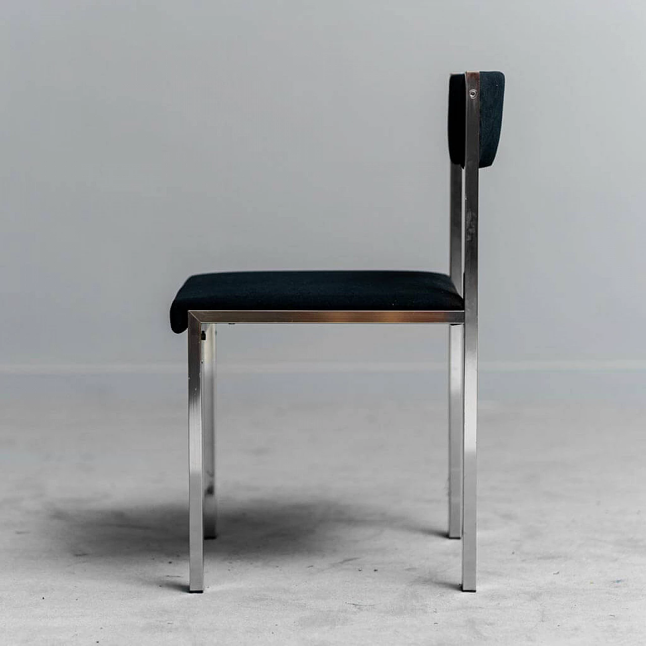 Coppia di sedie in metallo cromato e tessuto, anni '70 5