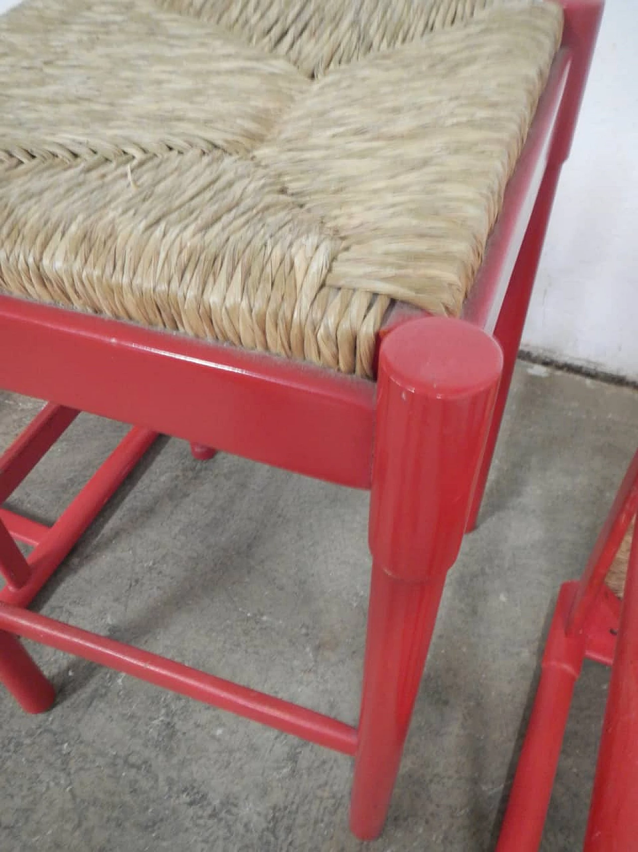 4 Wooden stools with straw seat, 1980s 2
