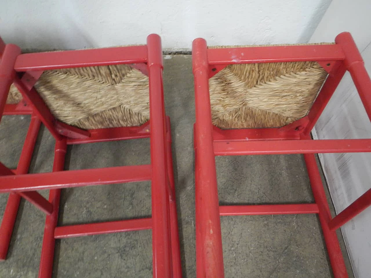 4 Wooden stools with straw seat, 1980s 4