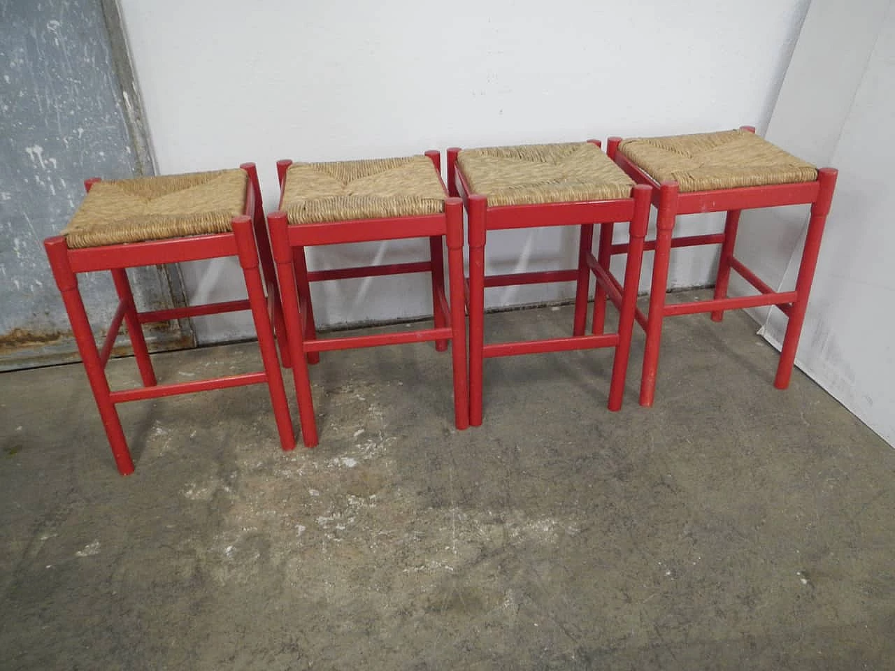 4 Wooden stools with straw seat, 1980s 10