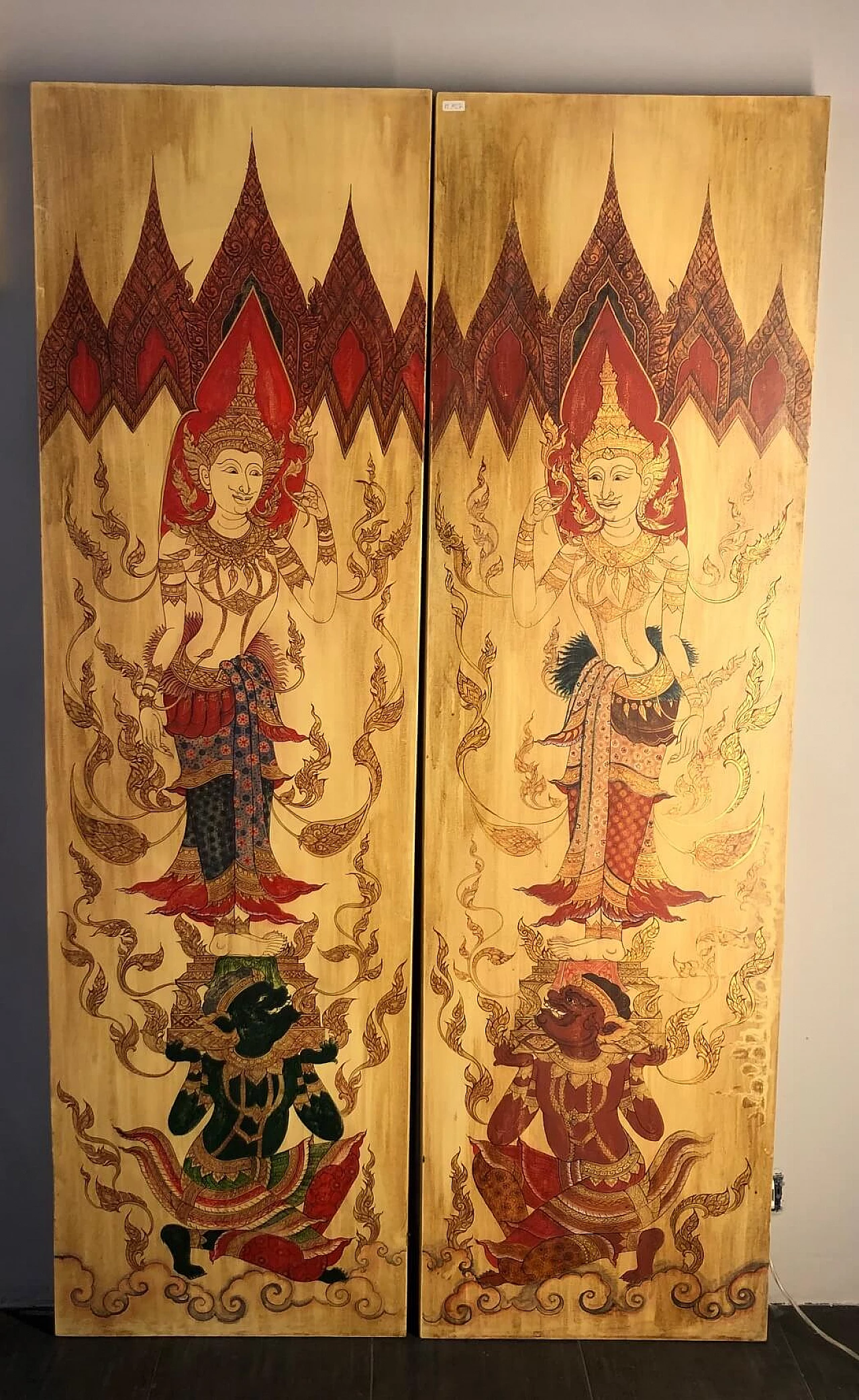 Coppia di pannelli Tailandesi decorati a mano di La Maison Coloniale, primo '900 1